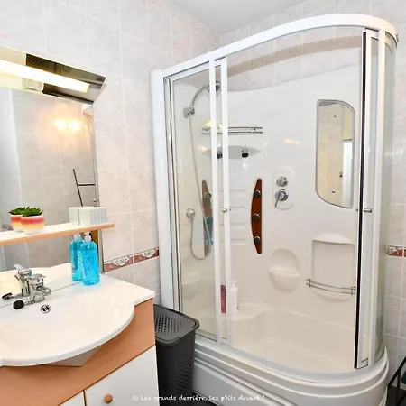 A La Et Au Soleil De St Palais Sur アパート *